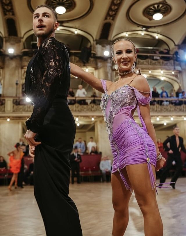 5CE59AA9-B2F1-4935-BD9F-96357AE33606